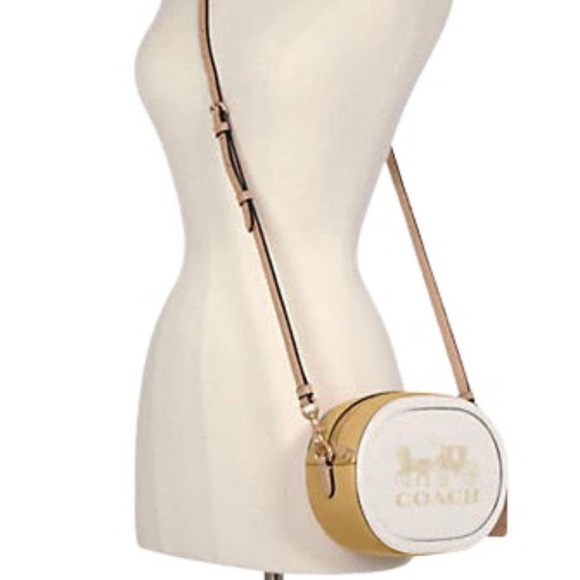 Coach Handbags - Coach Colorblock Camera Bag With Horse And Carriage - Chalk /Vanilla Cream New